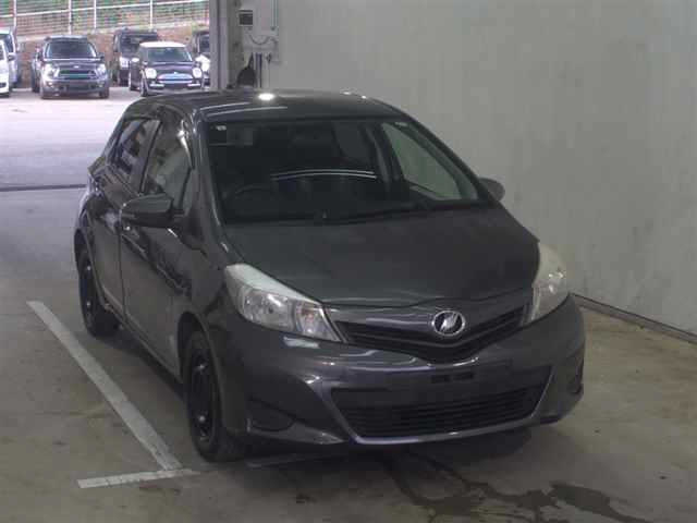 TOYOTA VITZ 2013