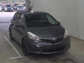 TOYOTA VITZ 2013