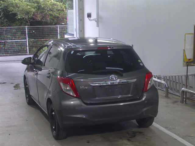 TOYOTA VITZ 2013