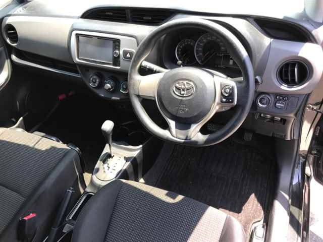 TOYOTA VITZ 2014