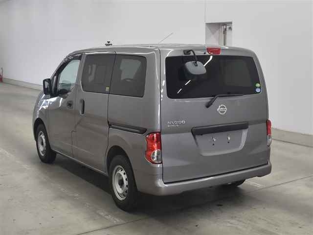 NISSAN NV200 2021