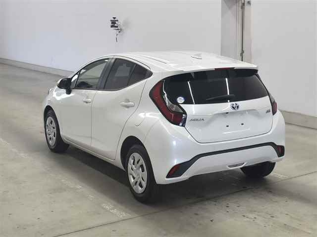 TOYOTA AQUA 2023