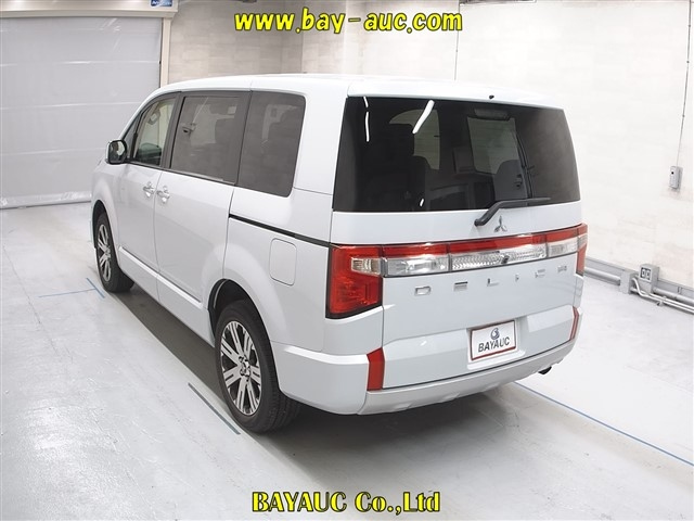 MITSUBISHI DELICA D5 2023