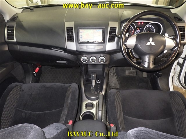 MITSUBISHI OUTLANDER 2010