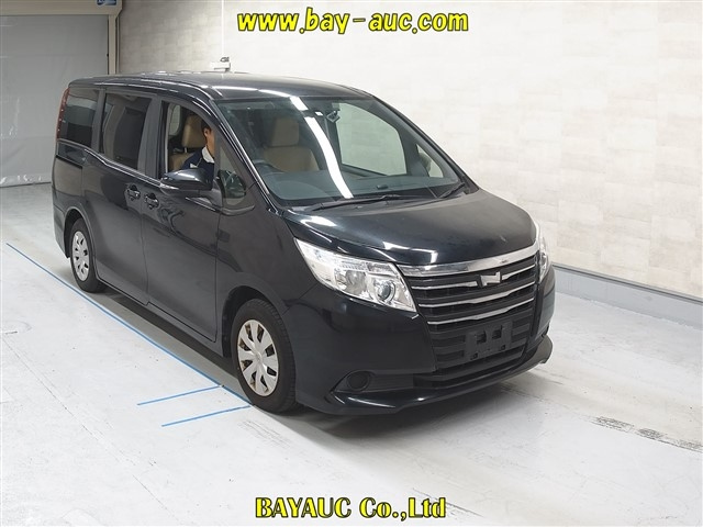 TOYOTA NOAH 2014