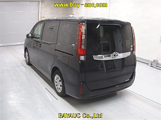 TOYOTA NOAH 2014
