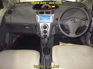 TOYOTA VITZ 2010
