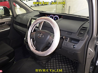 TOYOTA VOXY 2008