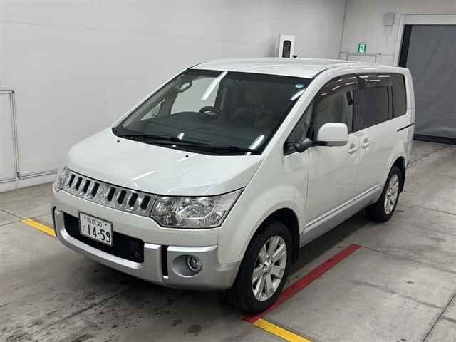 MITSUBISHI DELICA D5 2017