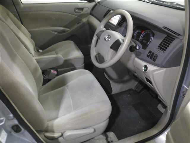 TOYOTA ISIS 2010