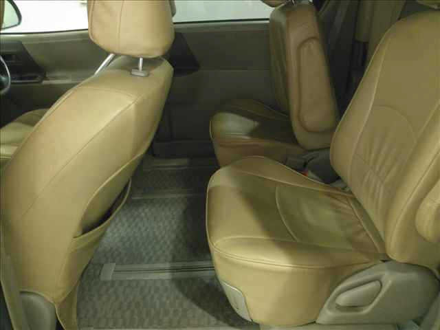 TOYOTA NOAH 2010