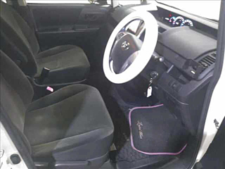 TOYOTA VOXY 2010