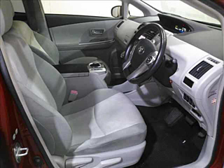 TOYOTA PRIUS ALPHA 2013