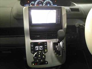 TOYOTA VOXY 2010