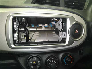 TOYOTA VITZ 2012