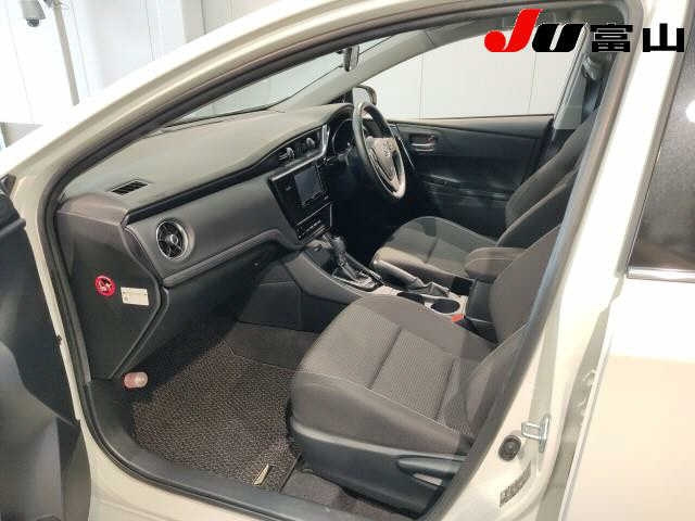 TOYOTA AURIS 2016