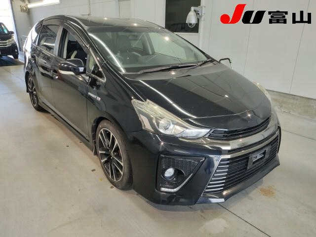 TOYOTA PRIUS ALPHA 2015