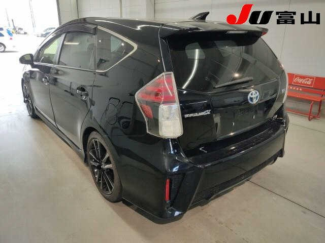 TOYOTA PRIUS ALPHA 2015