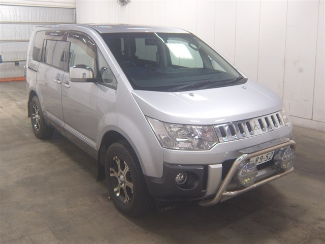 MITSUBISHI DELICA D5 2011