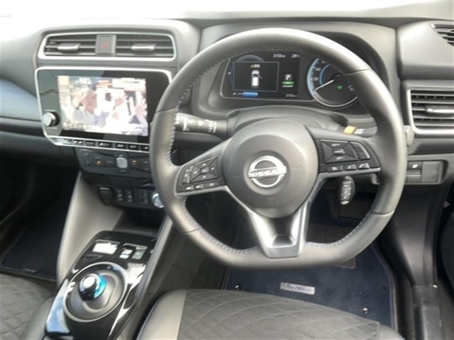 NISSAN LEAF 2023