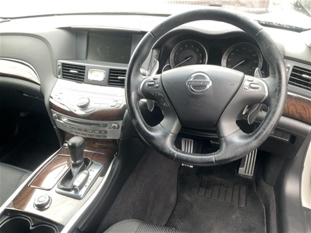 NISSAN FUGA 2010