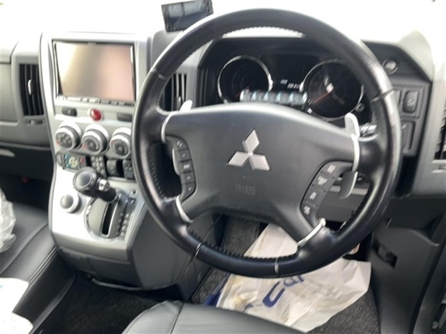 MITSUBISHI DELICA D5 2011