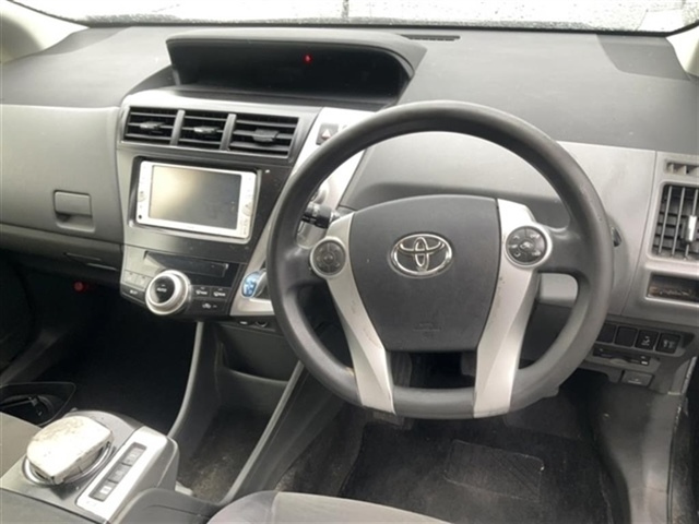 TOYOTA PRIUS ALPHA 2012