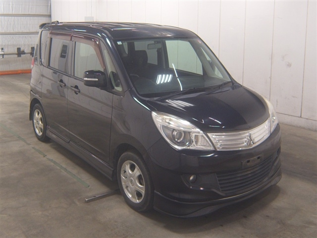 MITSUBISHI DELICA D2 2011