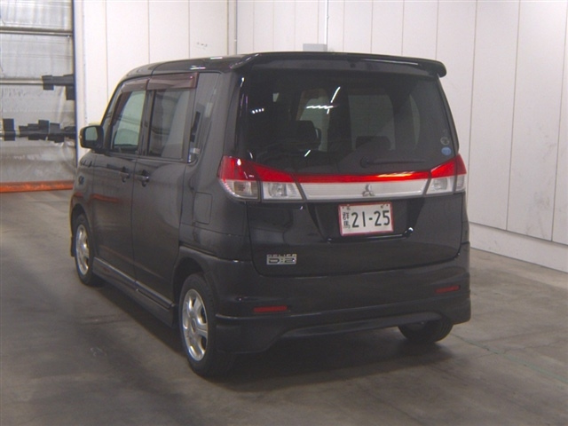 MITSUBISHI DELICA D2 2011