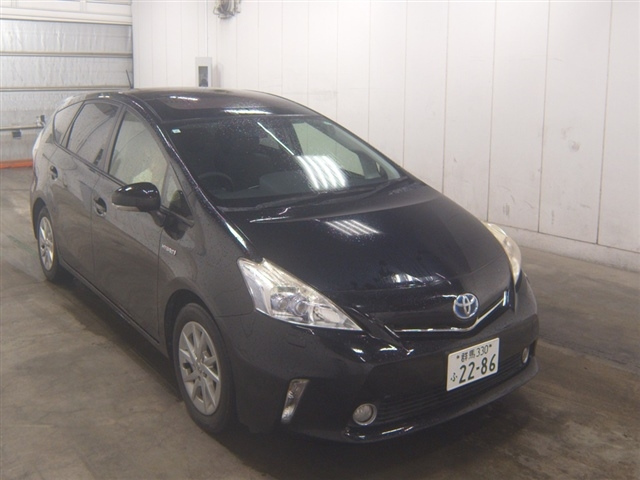 TOYOTA PRIUS ALPHA 2013