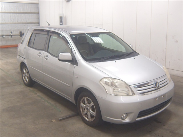 TOYOTA RAUM 2011