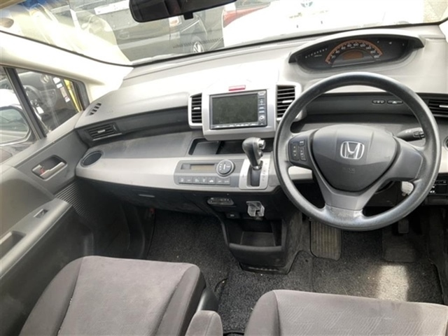 HONDA FREED 2010