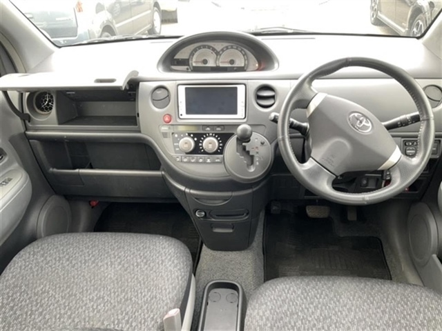 TOYOTA SIENTA 2012