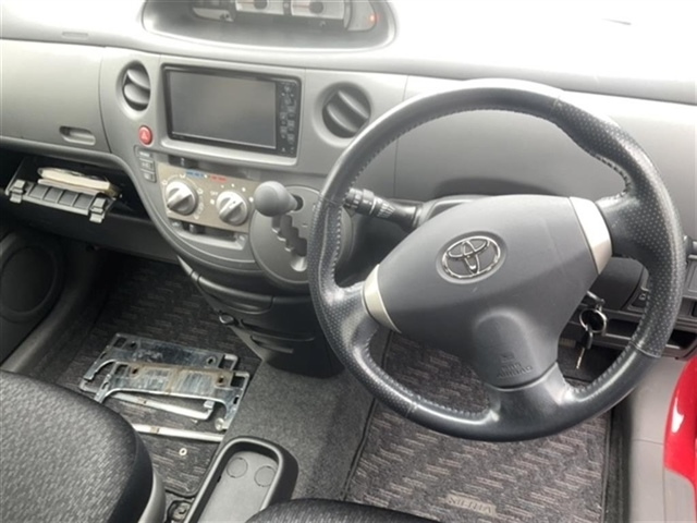 TOYOTA SIENTA 2011