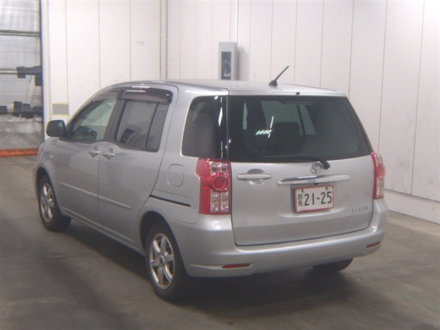 TOYOTA RAUM 2011