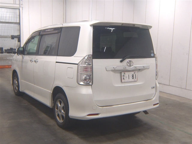 TOYOTA VOXY 2008