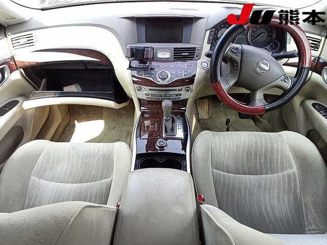 NISSAN FUGA 2010