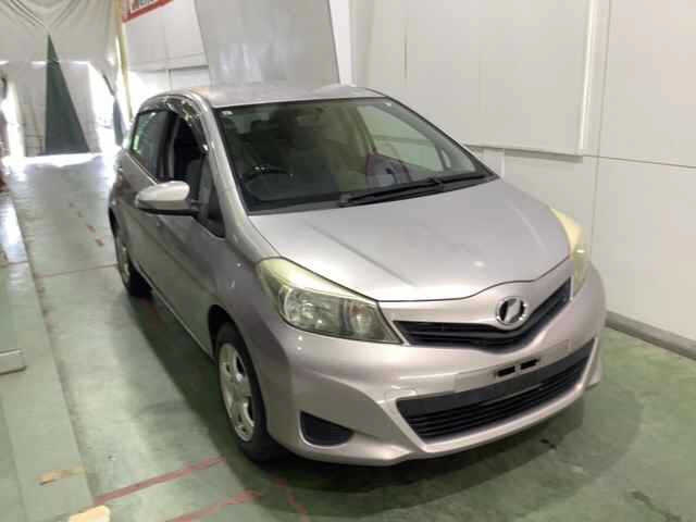 TOYOTA VITZ 2011