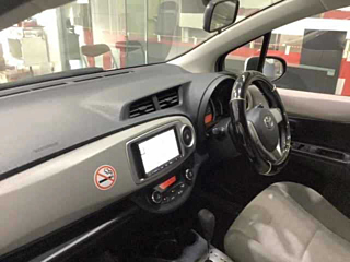 TOYOTA VITZ 2011
