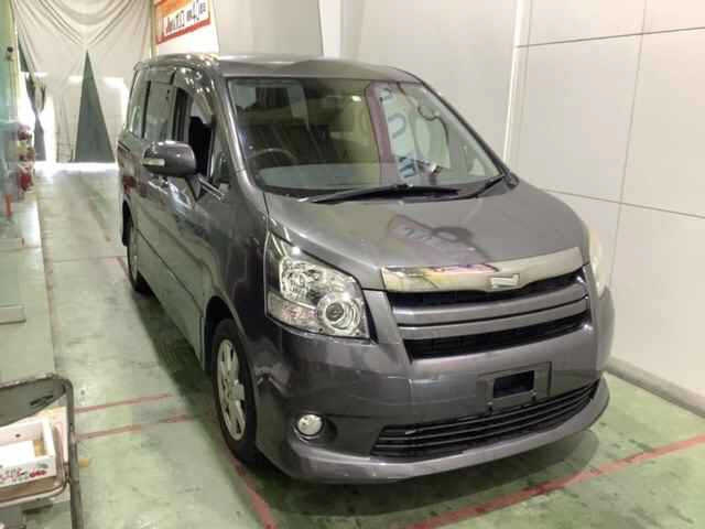 TOYOTA NOAH 2008