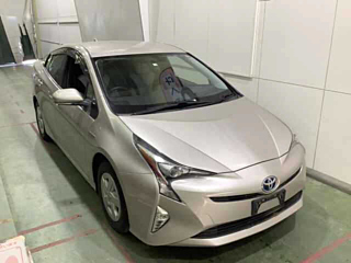 TOYOTA PRIUS 2016