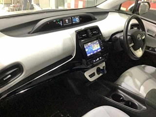 TOYOTA PRIUS 2016