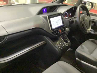 TOYOTA NOAH 2017