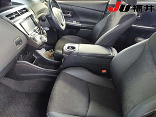 TOYOTA PRIUS ALPHA 2015