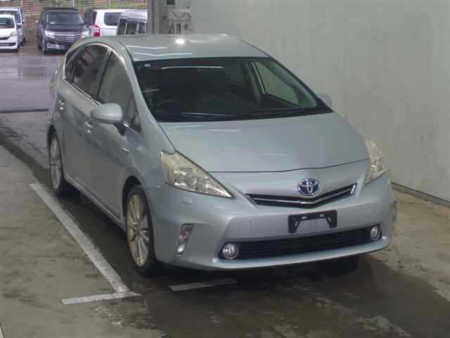 TOYOTA PRIUS ALPHA 2012