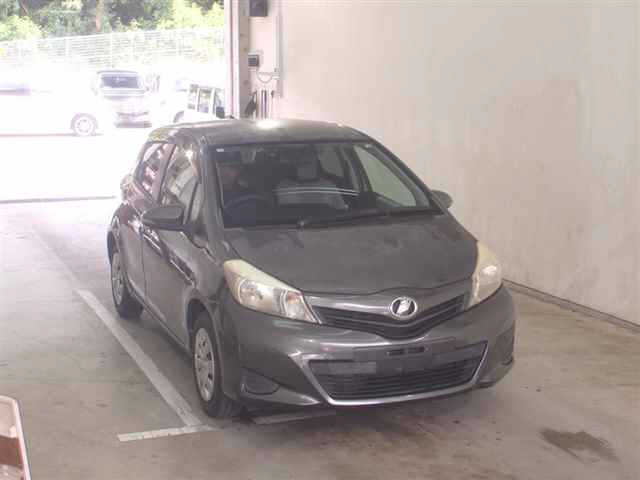 TOYOTA VITZ 2011