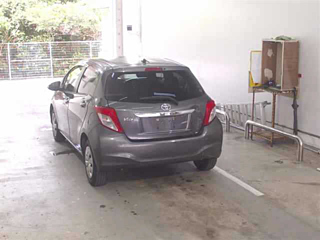 TOYOTA VITZ 2011