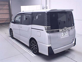 TOYOTA VOXY 2017