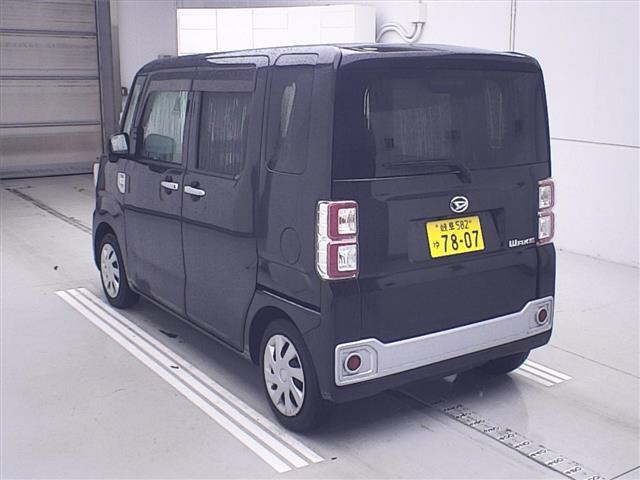DAIHATSU WAKE 2015