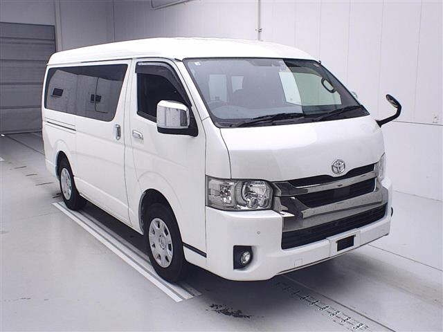 TOYOTA HIACE VAN 2021